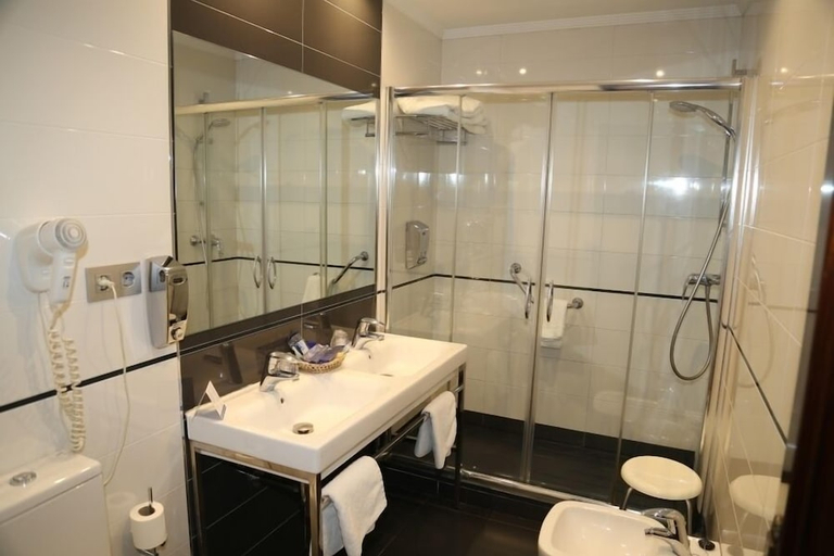 Bathroom 4, Hotel M.A. Princesa Ana, Granada