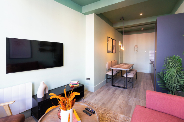 Others 4, Your Apartment I Brixton, London