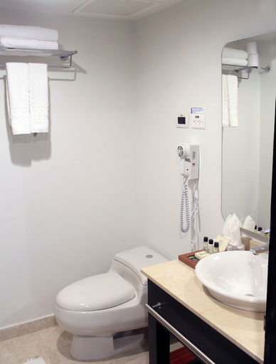 Bathroom 5, Hotel Cartagena Plaza, Cartagena de Indias