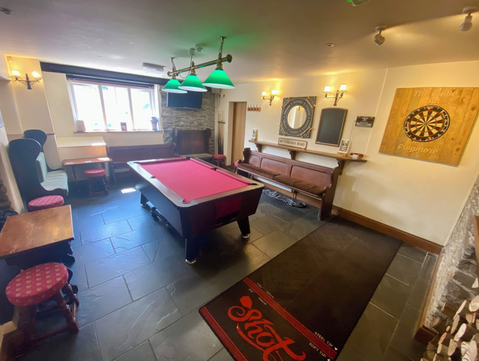 Others 5, The Globe Inn, Devon