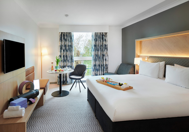Bedroom 2, Hilton London Croydon, London