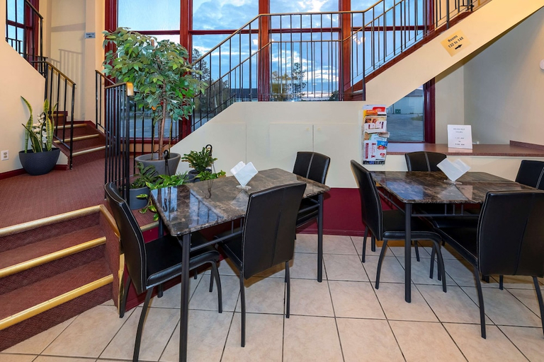 Public Area 2, Econo Lodge Edson, Division No. 14