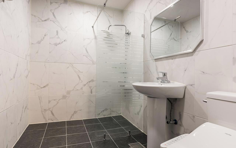 Bathroom 4, Hotel New Evergreen, Muan