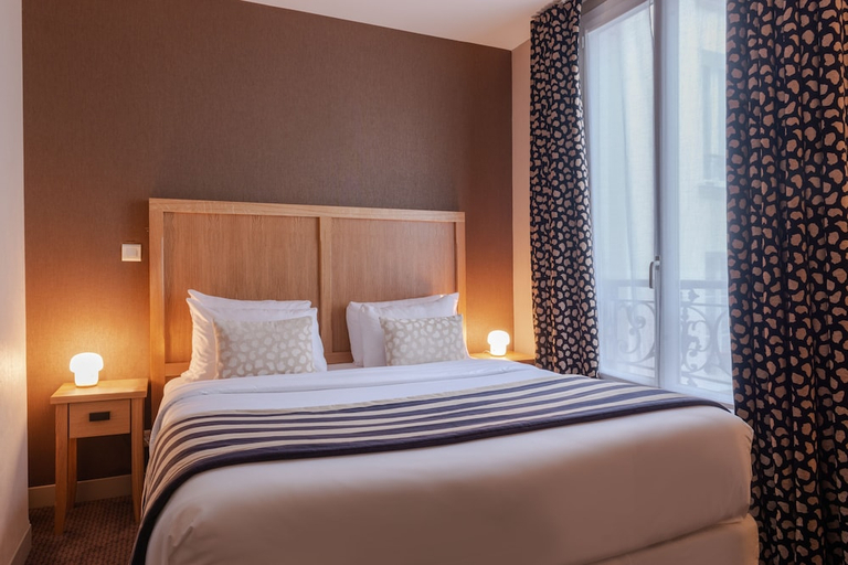Bedroom 2, Hotel 29 Lepic, Paris
