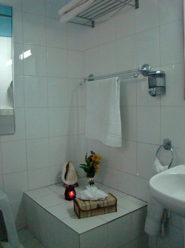 Bathroom 3, Kiniras Traditional Hotel & Restaurant