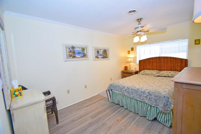 Room 5, Harbour Island 403m 2 Bedroom Condo by RedAwning, Worcester