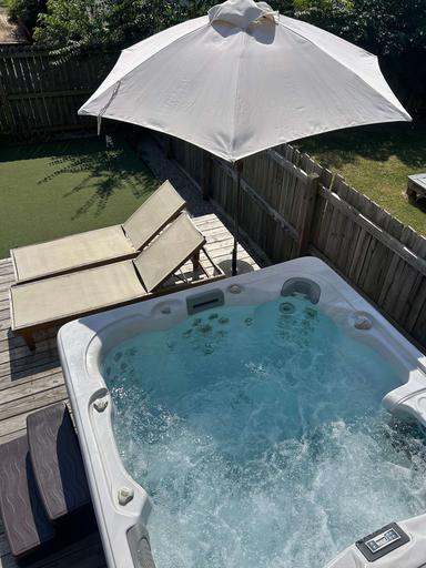 Room 2, City Views Pool Hot Tub Mini Golf, Davidson
