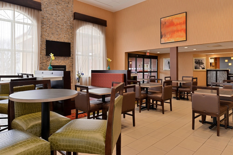 Food & Drinks 5, Comfort Inn & Suites Sharonville - Cincinnati North, Cincinnati