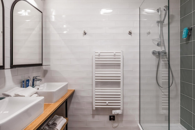 Bathroom 4, Appart'City Confort St Quentin en Yvelines, Yvelines