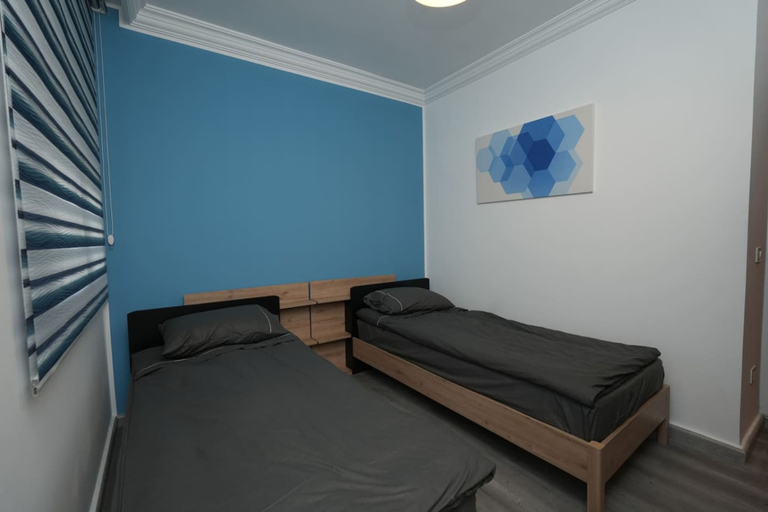 Room 4, The Blue Apartment Badaro 3 Bdrm 24 7 Electric, Beirut