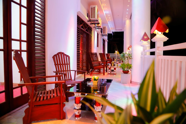 Public Area 3, Hotel White House, N. Palatha East