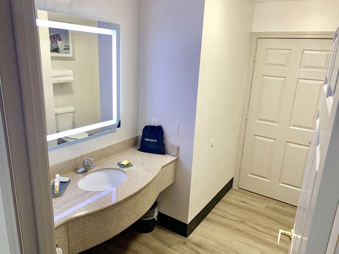 Bathroom 3, Kemah Edgewater Hotel, SureStay Collection by Best Western, Houston