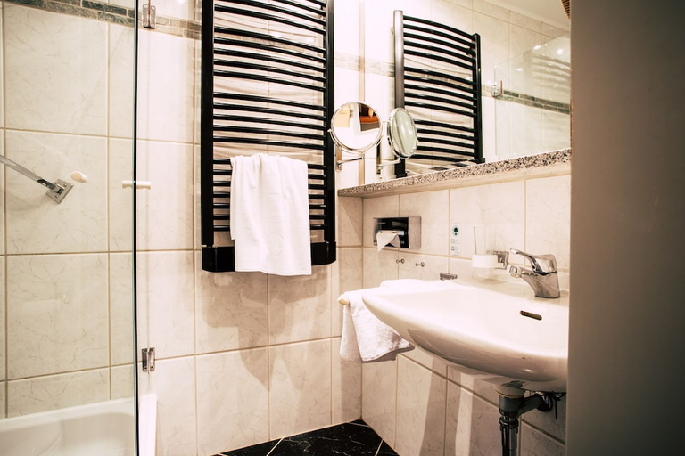 Bathroom 4, Terrassenhof Bad Wiessee, Miesbach