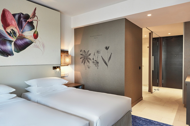 Bedroom 2, Hyatt Regency Amsterdam, Amsterdam