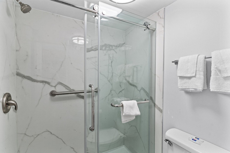 Bathroom 2, Studio 6 Wilmington, NC, New Hanover