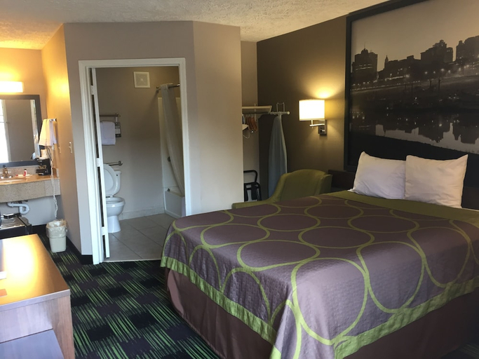 Bedroom 3, Super 8 By Wyndham Jackson, Madison