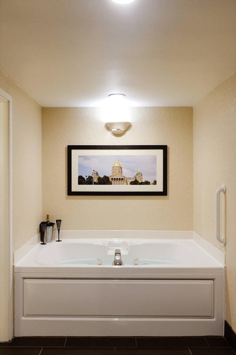 Bathroom 4, Comfort Inn & Suites Event Center, Polk