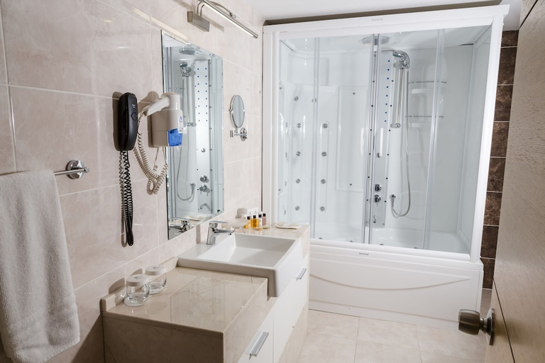 Bathroom 4, Grand Itimat Hotel, Merkez