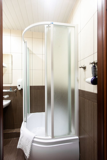 Bathroom 4, Hotel Boris Godunov, Central