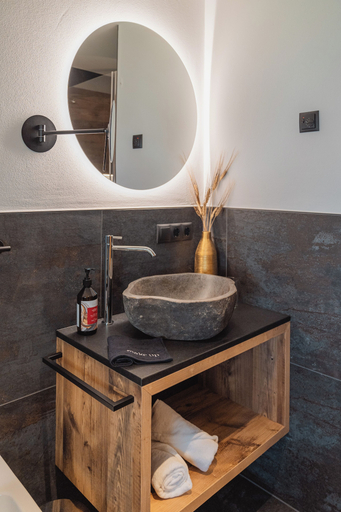 Bathroom 4, Apartments Hofmann, Bolzano