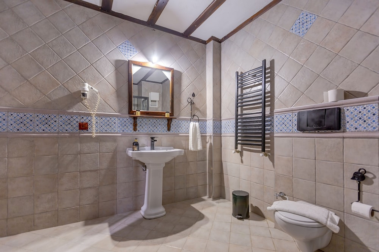 Bathroom 4, Papazlikhan Hotel, Edremit