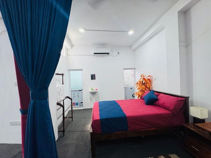 Room 5, Mark International, Thimbirigasyaya
