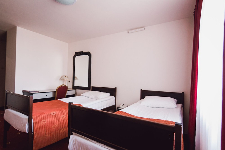 Bedroom 2, AMAKS Safar Hotel, Vysokogorskiy rayon