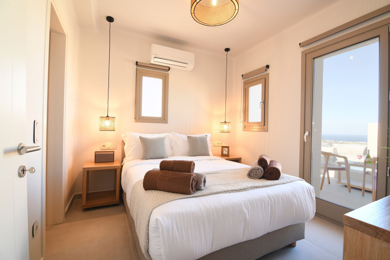 Room 2, Santorini - Villa - Sleeps 2 - Pool - Parking, South Aegean
