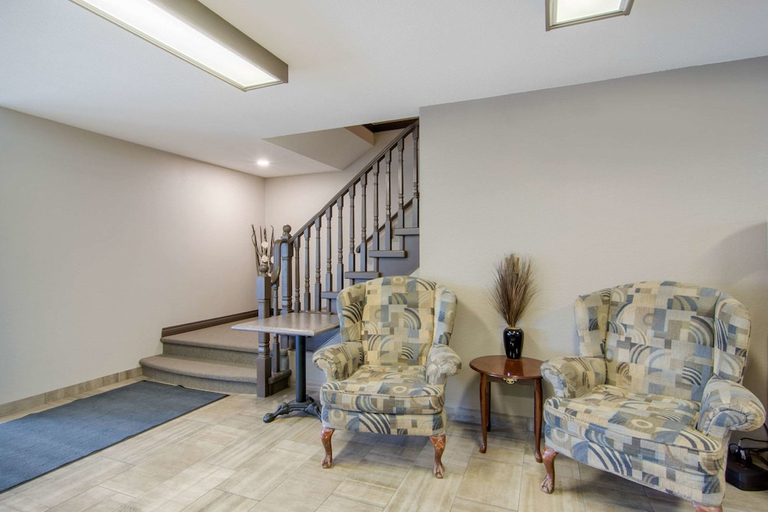 Public Area 2, Econo Lodge, Division No. 6