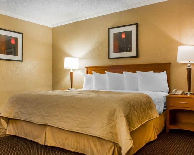 Bedroom 3, Clarion Hotel & Suites Riverfront, Oswego