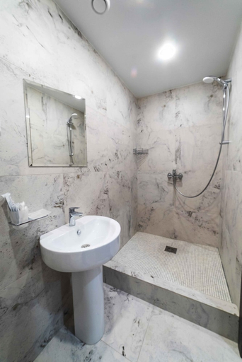 Bathroom 3, Angara-Prioritet Hotel, Angarskiy rayon