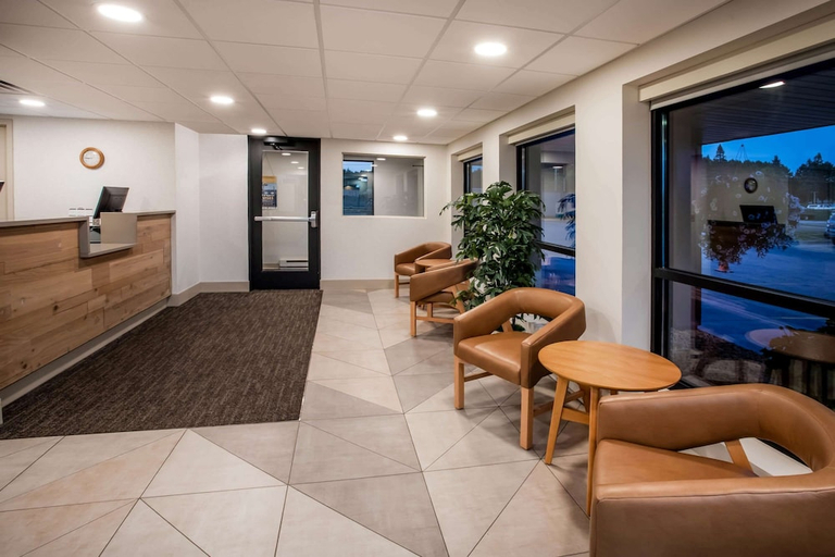 Public Area, Days Inn & Suites by Wyndham Duluth by the Mall, Saint Louis