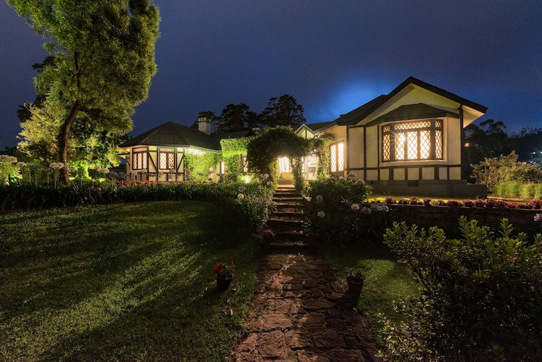 Exterior & Views