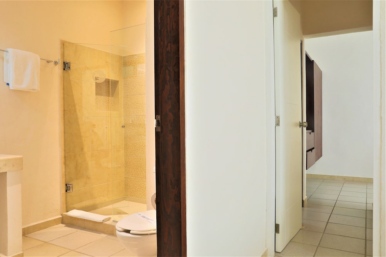 Bathroom 4, Hotel 12 Bees, Cozumel