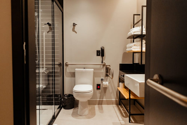 Bathroom 3, Tru By Hilton Criciúma, Criciúma