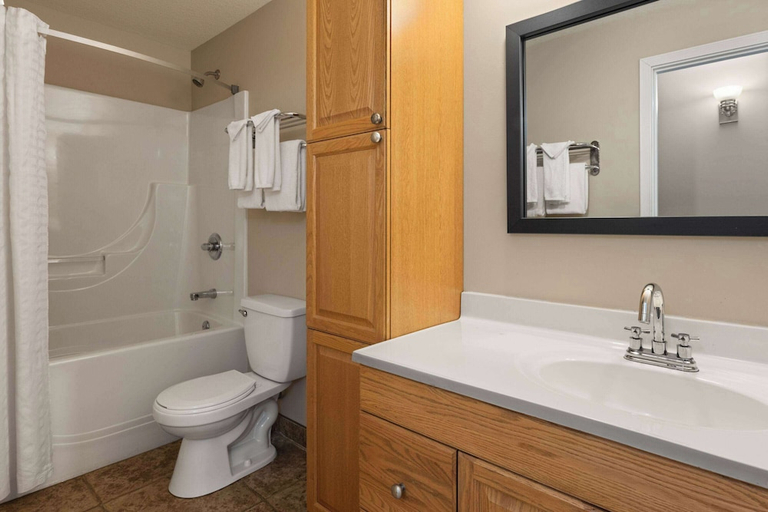 Bathroom 2, Super 8 Fort McMurray, Division No. 16