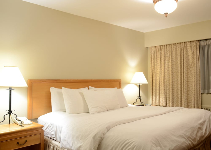 Bedroom 2, Rosellen Suites at Stanley Park, Greater Vancouver