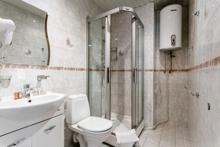 Bathroom 3, Dolce Vita, Sankt-Peterburg gorsovet