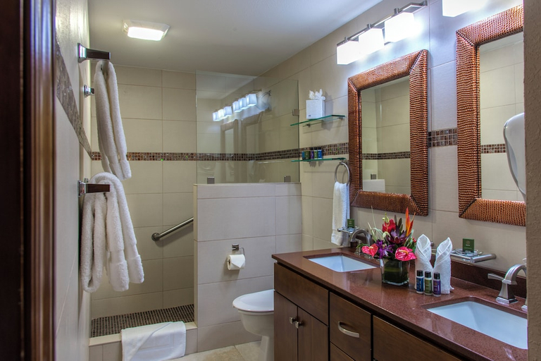 Bathroom 5, Simpson Bay Resort, Marina & Spa