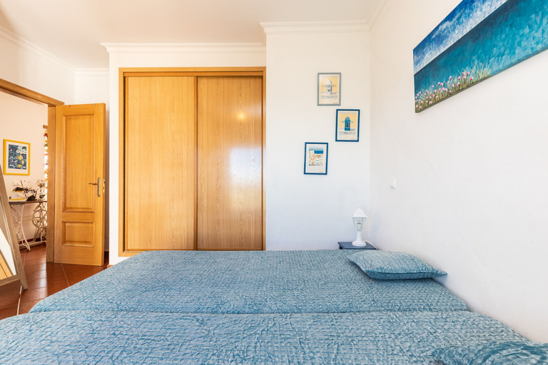 Room 2, Beach Front View Armacao de Pera Flat With Terrace, Silves