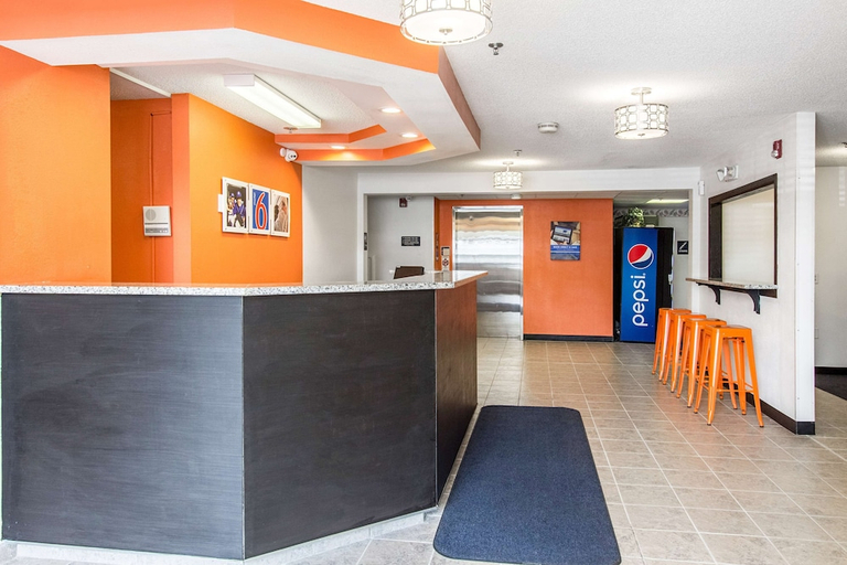Public Area 2, Motel 6 Streetsboro, OH, Portage