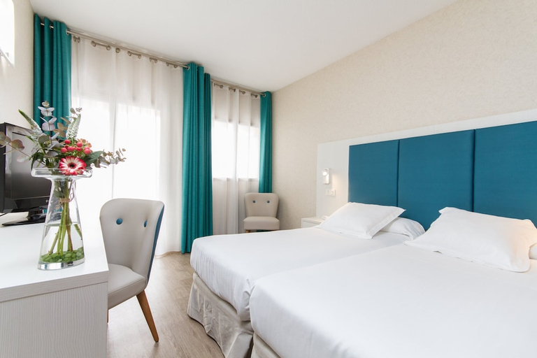 Bedroom 2, Hotel Castilla Alicante, Alicante