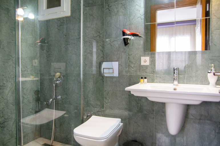 Bathroom 3, Fi Homes, Konak