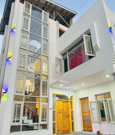 Entrance 3, Dal Lake Houses, Srinagar
