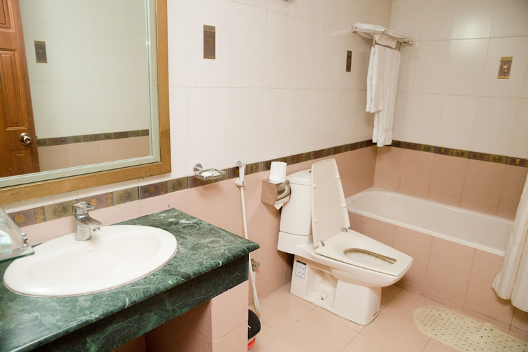 Bathroom, Sea Shell Residence, Dhaka