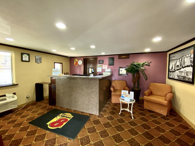 Public Area 2, Super 8 by Wyndham Shawnee, Pottawatomie