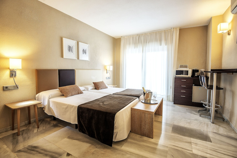 Bedroom 3, Aparthotel First Flatotel International, Málaga