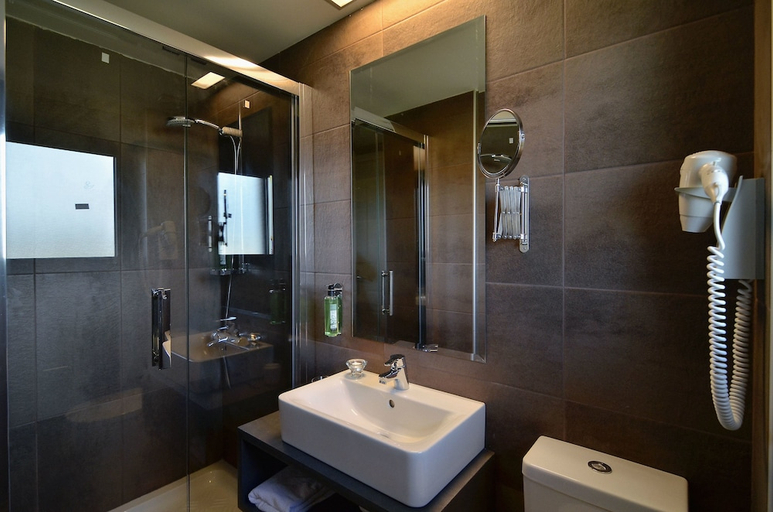 Bathroom 3, Ellopia Point Hotel, Epirus