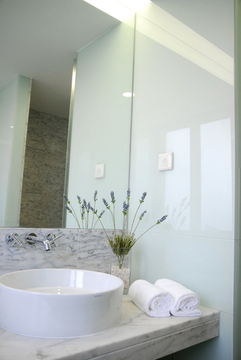 Bathroom, Hotel Jerónimos 8, Lisbon