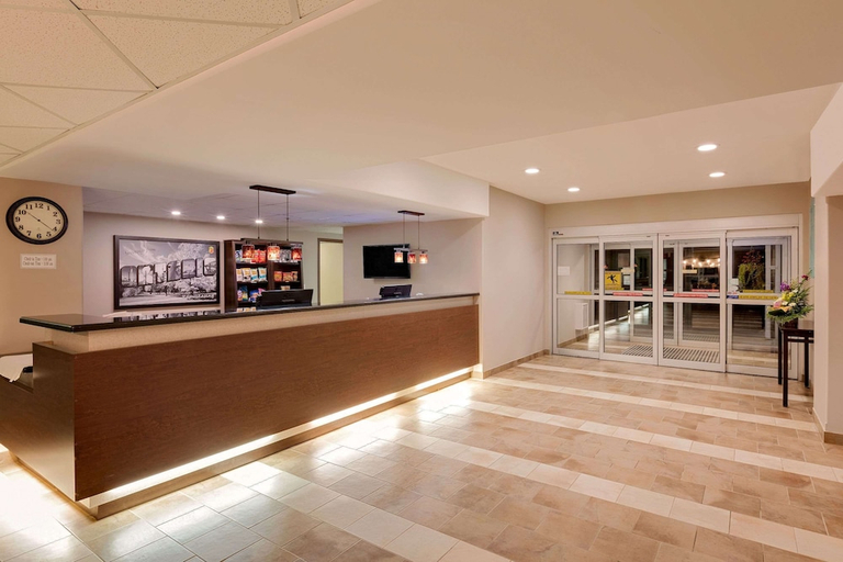 Public Area, Super 8 by Wyndham Kapuskasing, Cochrane